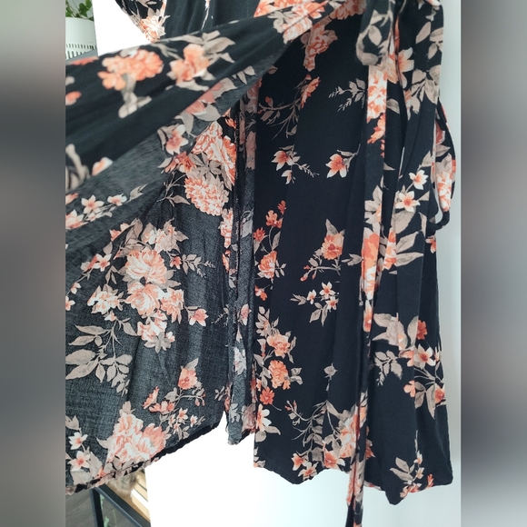 Wrap dress, size medium - Picture 2 of 12